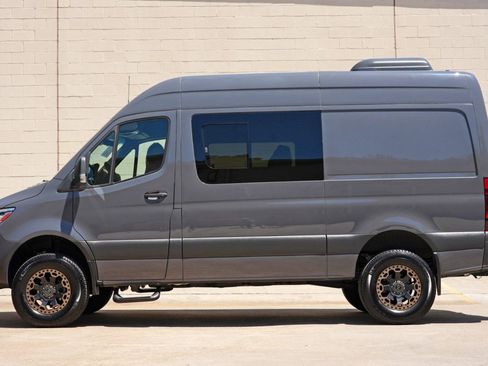 Used 2021 Mercedes-Benz Sprinter 2500 w/ Comfort Plus Package image 8
