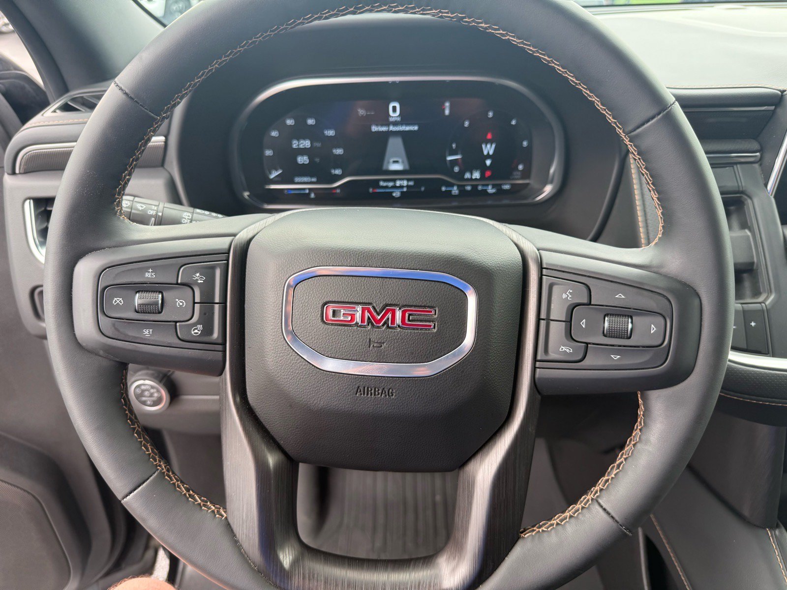 Used 2024 GMC Yukon AT4 AWD/4WD image 23