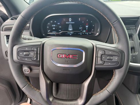 Used 2024 GMC Yukon AT4 AWD/4WD image 23