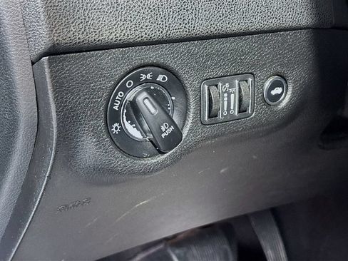 Used 2019 Chrysler 300 S w/ S Model Appearance Package RWD image 10