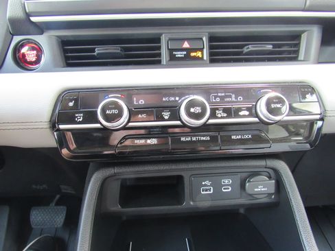 Used 2025 Honda Pilot Touring image 21