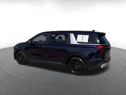 Used 2026 Kia Carnival FWD image 10