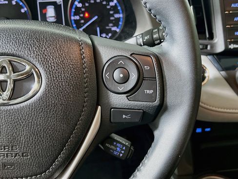 Used 2018 Toyota RAV4 XLE FWD image 20