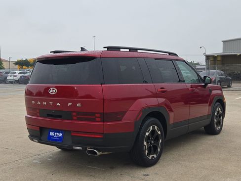 Used 2025 Hyundai Santa Fe SEL FWD image 3