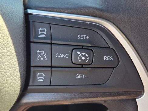 Used 2025 Jeep Grand Cherokee L Limited image 24