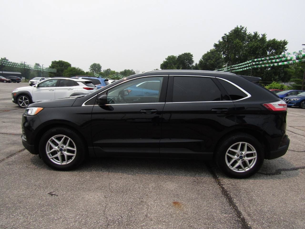 Used 2021 Ford Edge SEL w/ Convenience Package AWD/4WD image 4