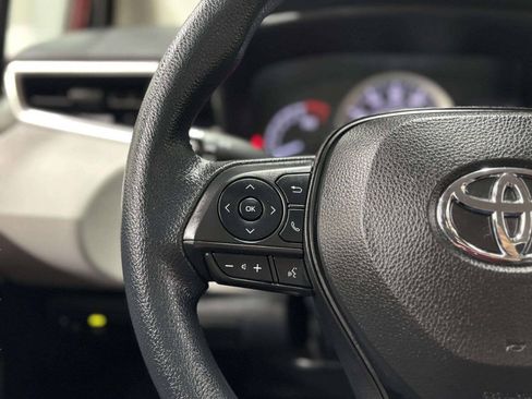 Used 2022 Toyota Corolla LE FWD image 28