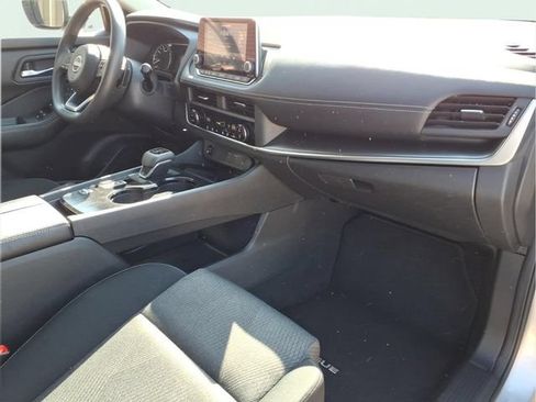 Used 2024 Nissan Rogue SV FWD image 22