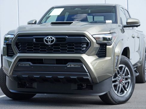 Used 2024 Toyota Tacoma TRD Sport w/ TRD Sport Premium Package RWD image 3