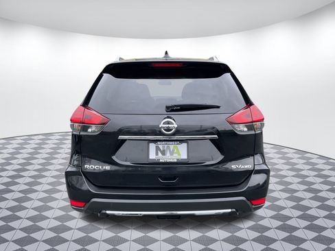 Used 2017 Nissan Rogue SV image 4