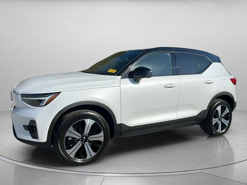 Used 2023 Volvo XC40 Recharge Plus image 13