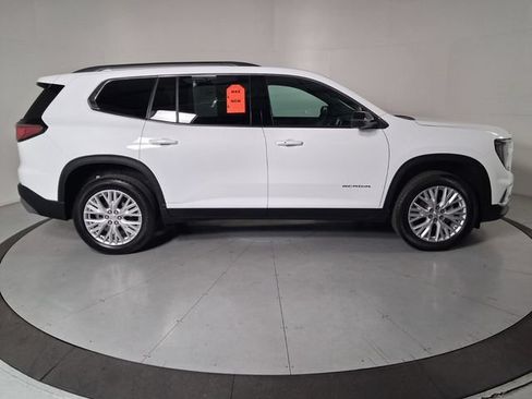 Certified 2026 GMC Acadia Elevation w/ Elevation Premium Package AWD/4WD image 3