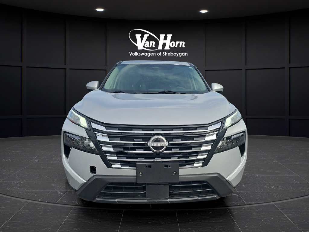 Used 2024 Nissan Rogue SV AWD/4WD image 2