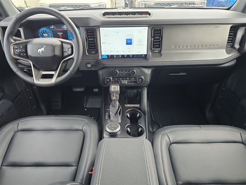 New 2025 Ford Bronco Badlands image 8