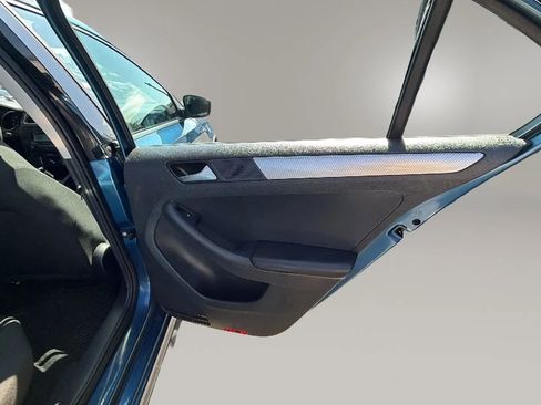 Used 2015 Volkswagen Jetta SE image 25