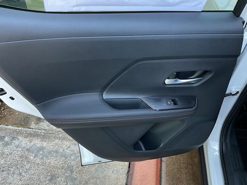 New 2025 Nissan Kicks SR image 17