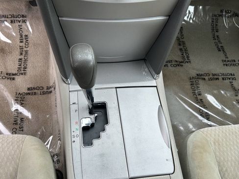Used 2010 Toyota Camry LE FWD image 14