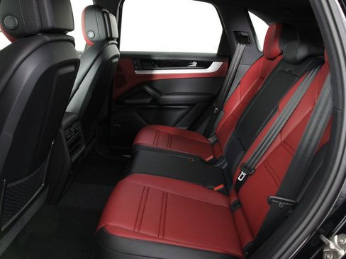 New 2026 Porsche Cayenne AWD/4WD image 17