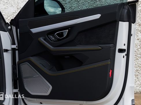 Used 2020 Lamborghini Urus image 38