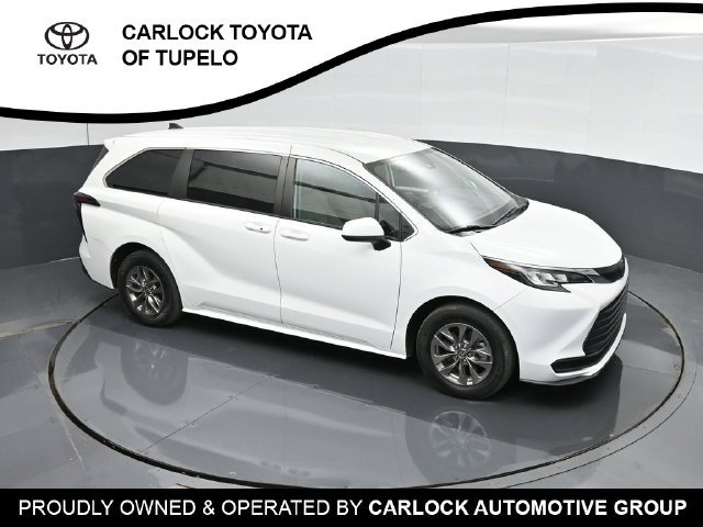 Used 2023 Toyota Sienna LE FWD image 46
