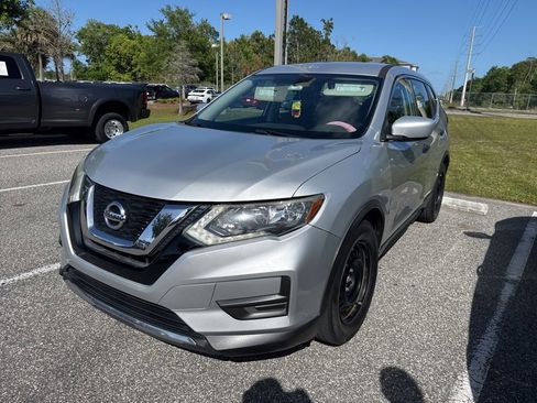 Used 2017 Nissan Rogue S image 4