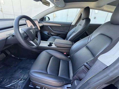 Used 2023 Tesla Model 3 Standard Range image 9