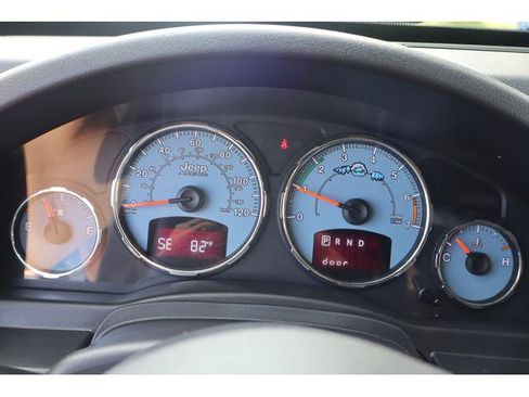 Used 2012 Jeep Liberty Arctic AWD/4WD image 17