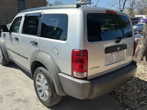 Used 2008 Dodge Nitro SXT image 3