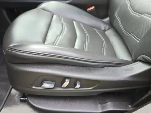 Used 2023 Cadillac XT6 Premium Luxury w/ Platinum Package AWD/4WD image 11