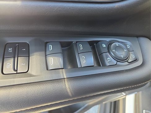 Used 2022 GMC Yukon AT4 AWD/4WD image 16