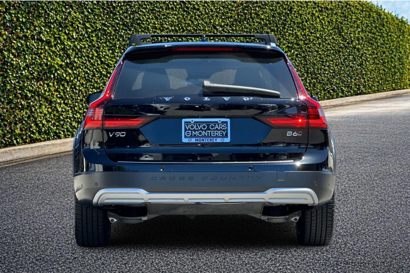 Used 2025 Volvo V90 B6 Cross Country Ultra AWD/4WD image 5