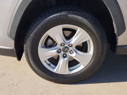Used 2019 Toyota RAV4 XLE image 14