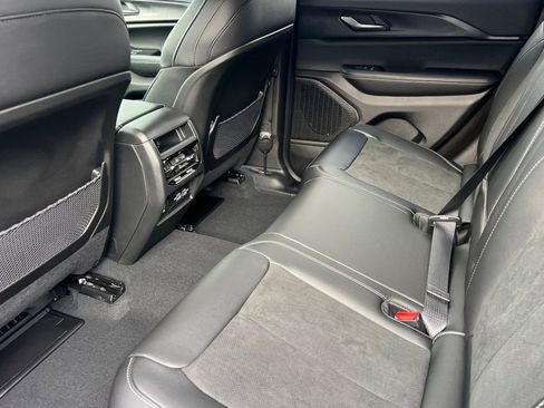 New 2025 Jeep Grand Cherokee Altitude image 10