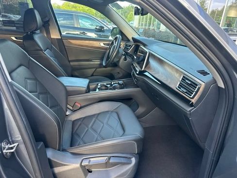 Used 2025 Volkswagen Atlas SE FWD image 10