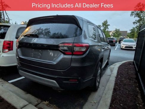 Used 2025 Honda Pilot EX-L image 6