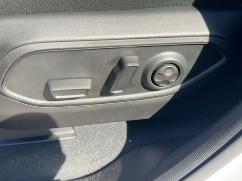 New 2025 Jeep Grand Cherokee L Laredo image 13