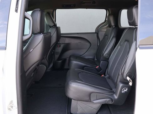 New 2026 Chrysler Pacifica Select w/ S Appearance Package FWD image 10