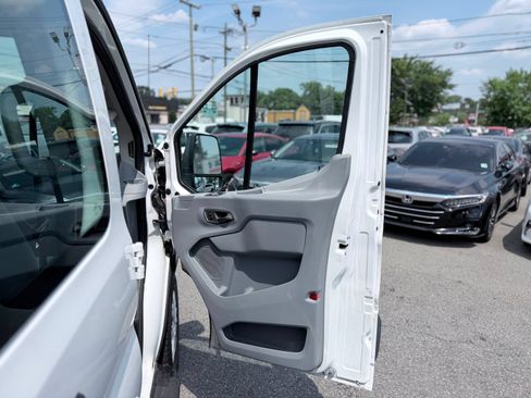 Used 2016 Ford Transit 250 130 Low Roof w/ Exterior Upgrade Package RWD image 19