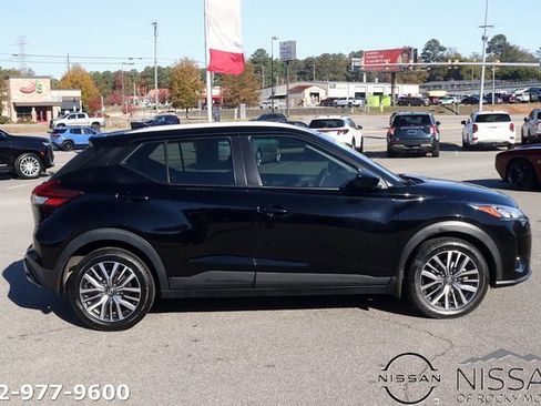 Used 2021 Nissan Kicks SV image 4