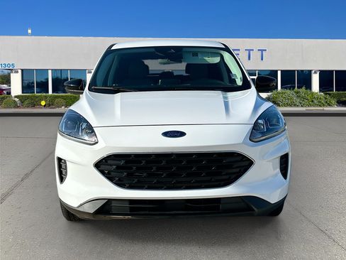 Used 2022 Ford Escape SE w/ SE Sport Appearance Package FWD image 2