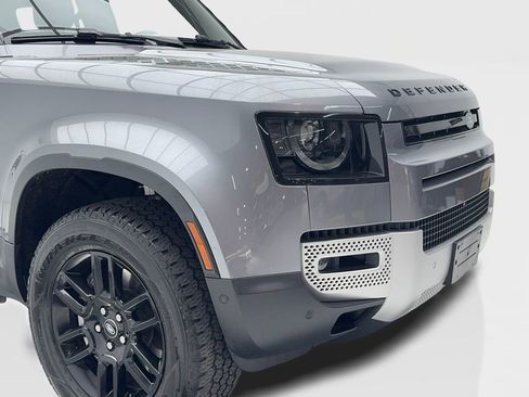 Used 2023 Land Rover Defender 110 SE image 3