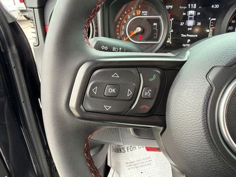 Used 2024 Jeep Gladiator Rubicon w/ Technology Group AWD/4WD image 30