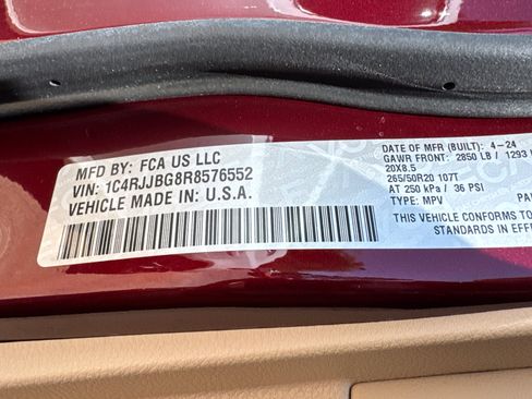 Used 2024 Jeep Grand Cherokee L Limited w/ Luxury Tech Group II image 39