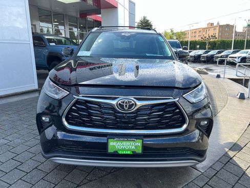 New 2026 Toyota Highlander Platinum image 8