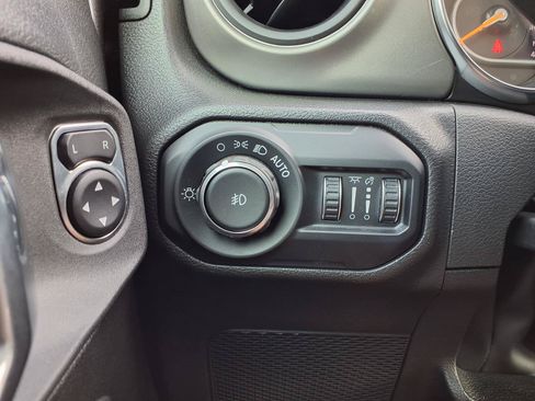 Used 2022 Jeep Wrangler Sport AWD/4WD image 18