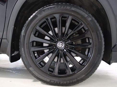 Used 2023 Toyota Highlander L image 71