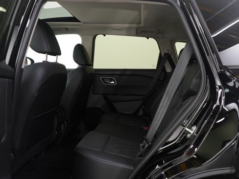 Used 2026 Nissan Rogue Platinum w/ Platinum Premium Package image 18