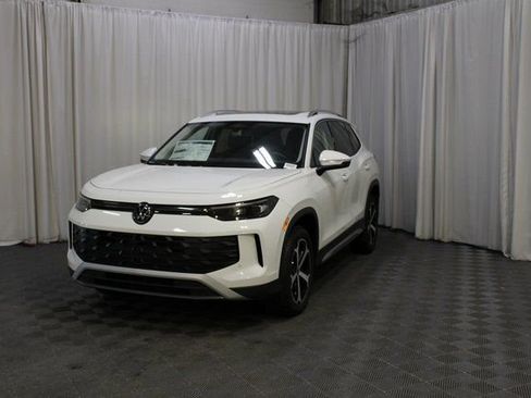 New 2026 Volkswagen Tiguan SE image 35