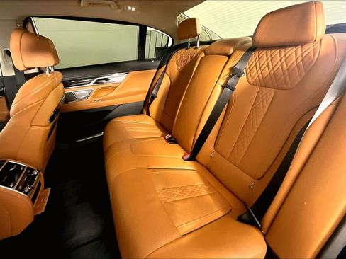 Used 2020 BMW 740i w/ Premium Package image 18