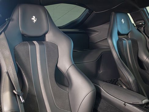 Used 2018 Ferrari 812 Superfast RWD image 17